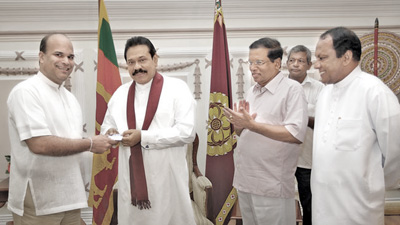 Milinda Moragoda obtains SLFP membership