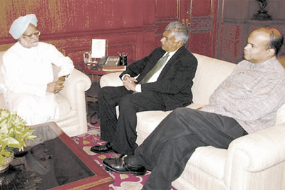 Opposition Leader Ranil Wickremesinghe met with Indian Prime Minister Manmohan Singh in New Delhi